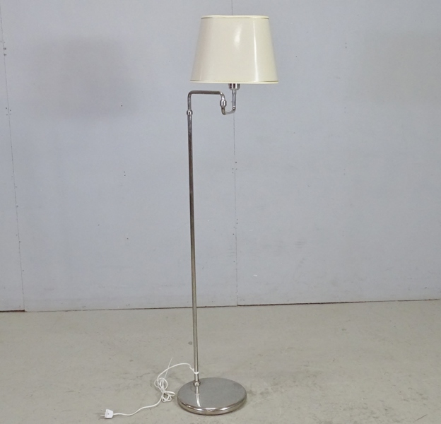 Golvlampa, metall, justerbar arm