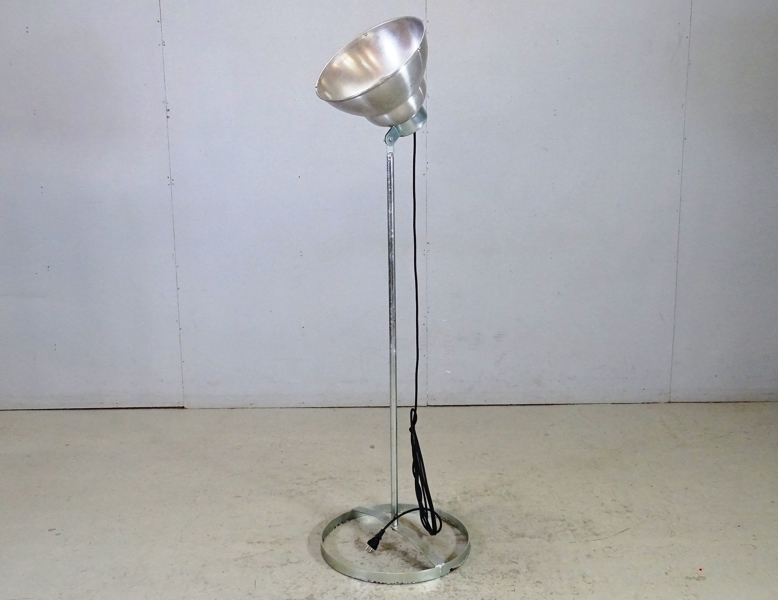 Golvlampa, industri stil, 1900-talets senare del