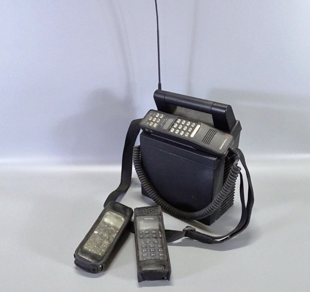 3 st. äldre mobiltelefoner, Dancall och Philips