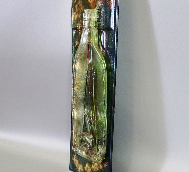 Relief "Komposition med flaska" oidentifierad konstnär