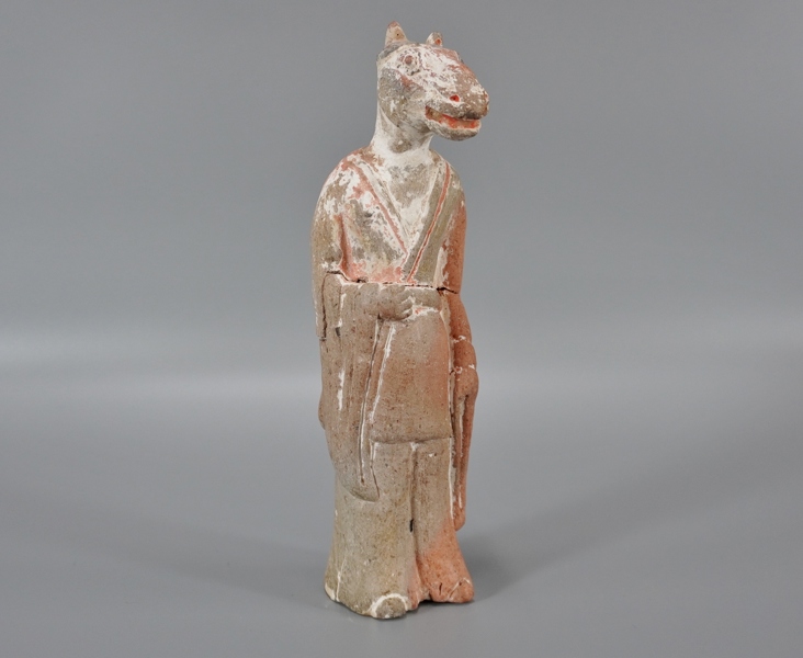 Skulptur, möjligen gravfigur, lergods (TRASIG)