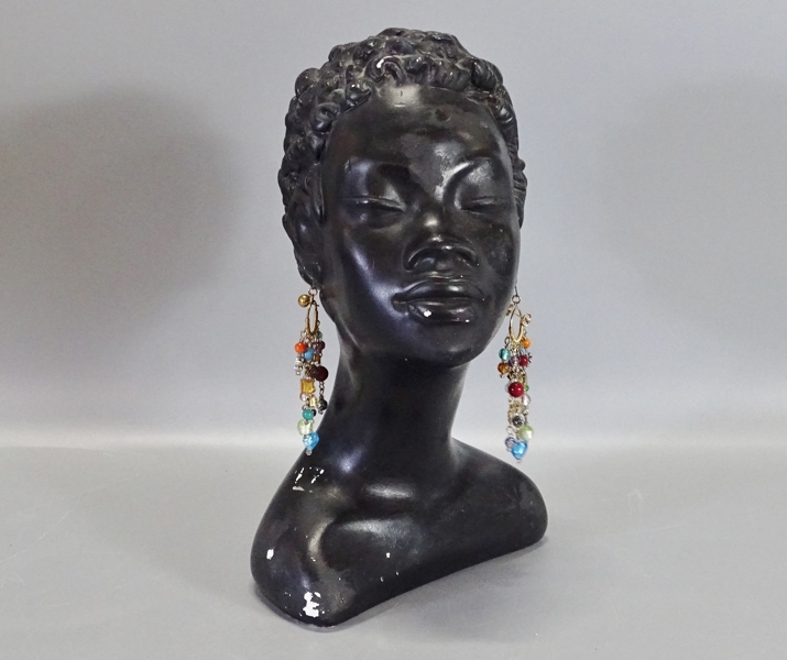 Byst "Kvinna med örhängen" 1900-talets andra hälft