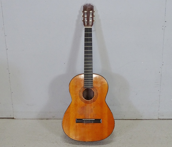 Akustisk gitarr, oidentifierat fabrikat