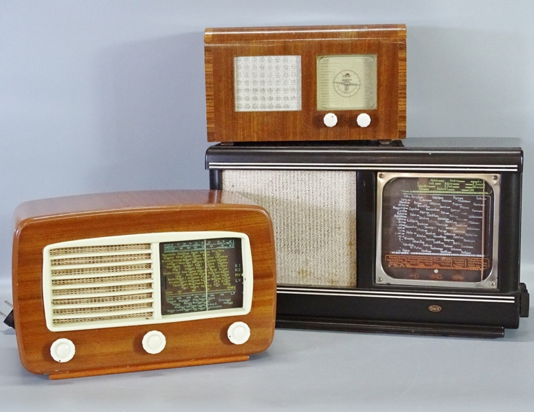 3 st. äldre radioapparater, Dux, Skantic radio och Marconiphone, 1900-talets mitt