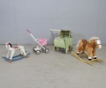 4 st. äldre leksaker, gunghästar och dockvagnar