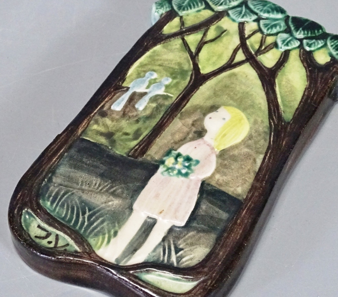 Väggrelief, Irma Yourstone, 1900-tal