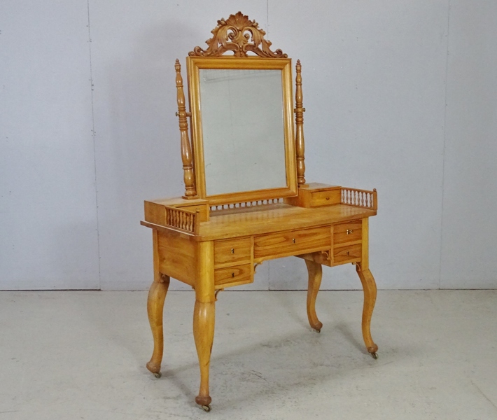 Sminkbord, rokokostil, 1900-tal