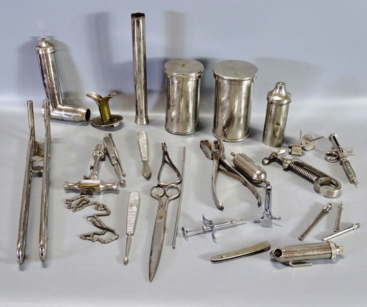 Parti diverse rostfritt, bl. a. kirurgiska instrument