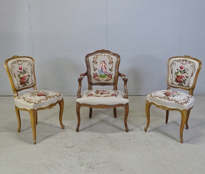 Karmstol samt 1 par stolar, rokokostil, 1900-tal
