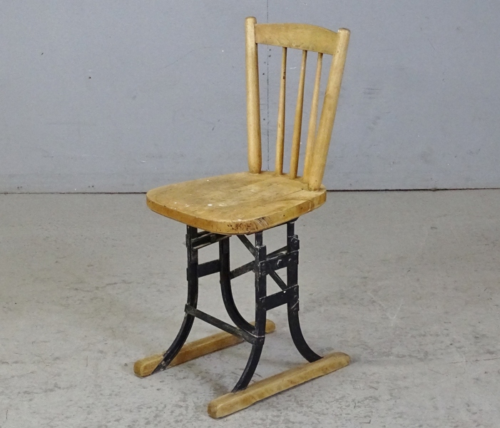 Pinnstol (barn) 1900-tal