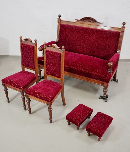 Soffa, 2 stolar samt 2 st fotpallar, Nyrenässans