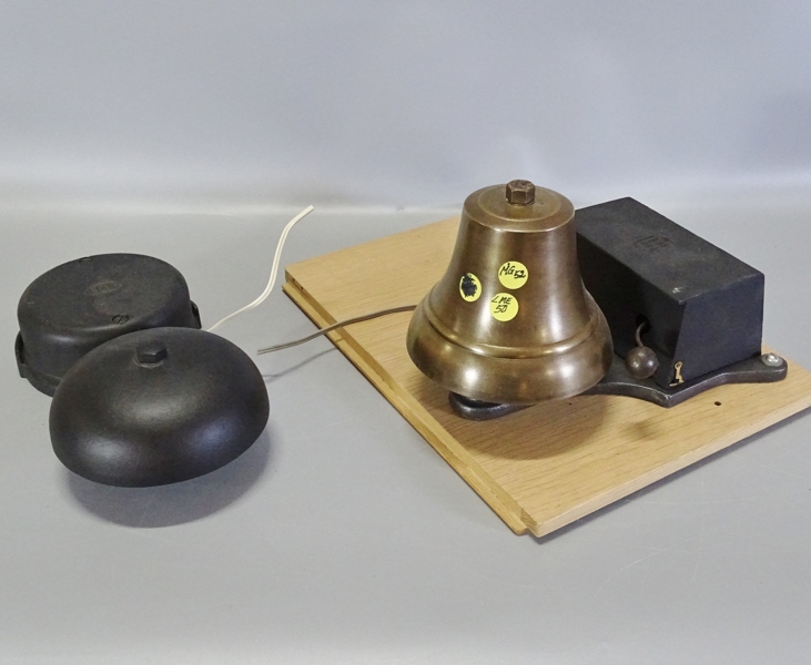 2 st. äldre ringklockor, LME 50 och MG 52
