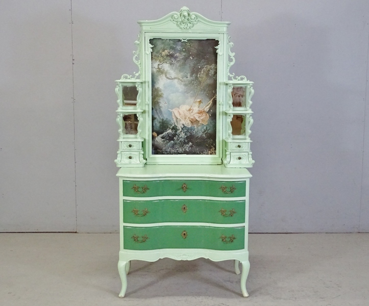 Spegelbyrå omarbetad, 1900-tal