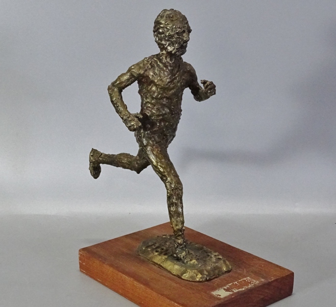 Skulptur "Löpare" oidentifierad konstnär