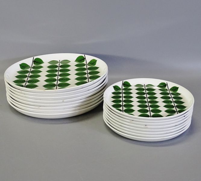 8 st. tallrikar samt 8 st. assietter "Berså" Stig Lindberg, Gustavsberg, 1900-tal