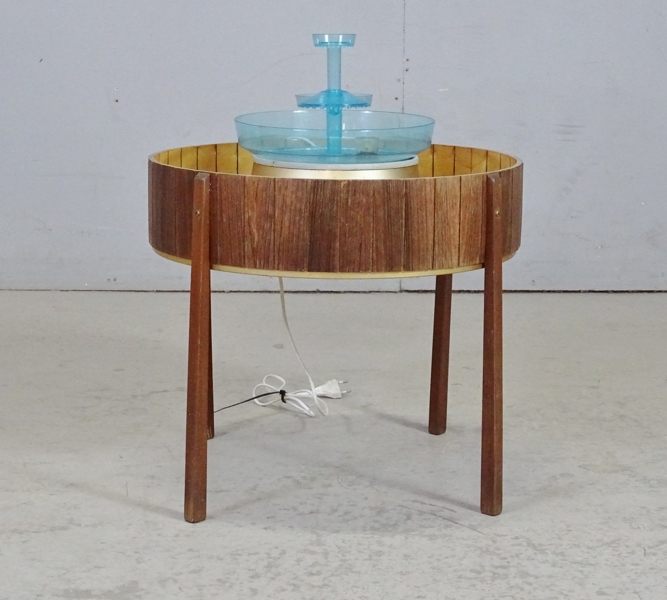 Rumsfontän med belysning, 1900-tal