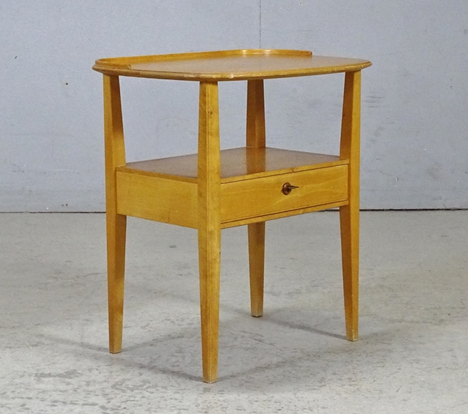 Sängbord, NK, björk, 1900-tal