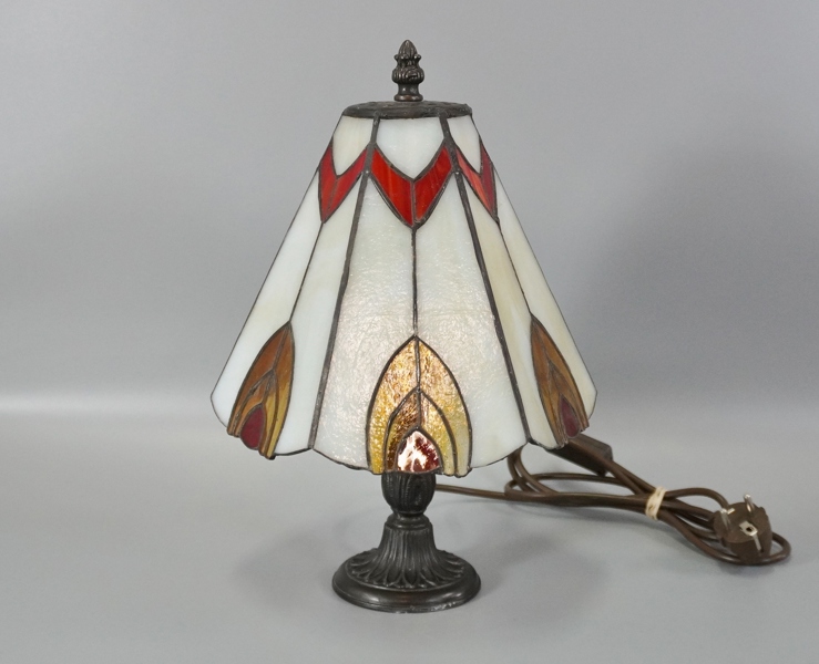 Bordslampa, Tiffanystil, 19/2000-tal