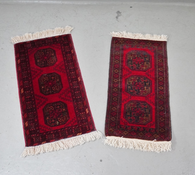 2 st mindre mattor, orientaliska