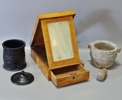 3 delar kuriosa, mortel, rakspegel samt tobaksburk, 1800-tal