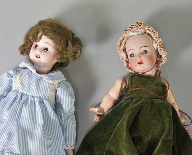 2 st äldre dockor