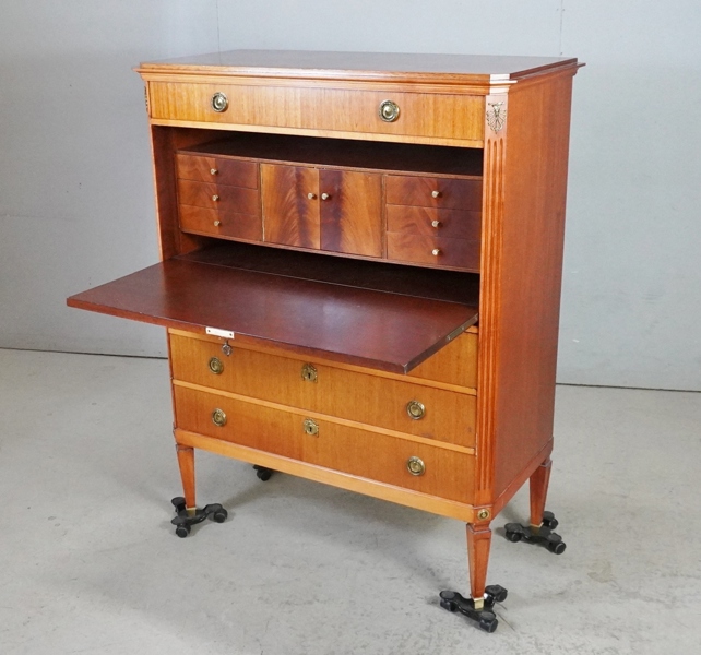Chiffonjé, gustaviansk stil, 1900-tal