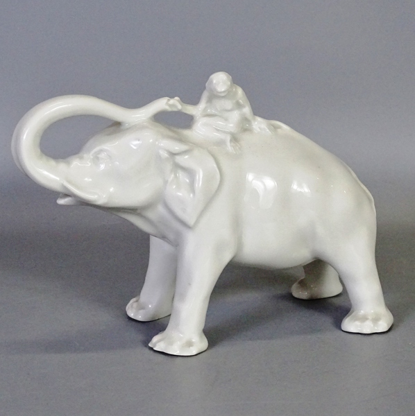 Figurin, Elefant med apa, porslin