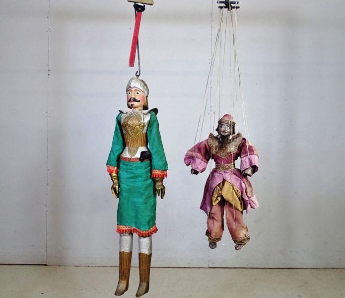 2 st. dockor, marionetter, 1900-tal