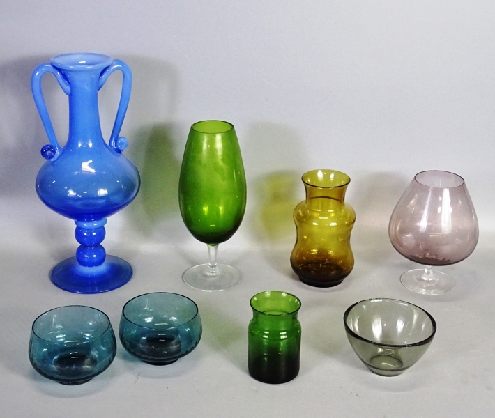 Parti färgat glas, vaser m.m. 8 delar, 1900-talets andra hälft