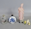 Parti orientaliskt, figuriner samt flakonger, Kina, 6 delar, 1900-tal