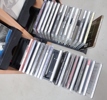 Parti CD-skivor, i CD-ställ