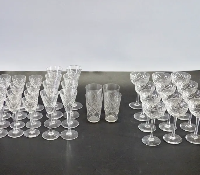Parti glas, snaps-, likör-, starkvin- samt selterglas