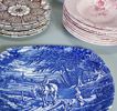 Parti Engelskt porslin, mestadels tallrikar, Wedgwood, Staffordshire m. fl.