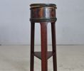 Piedestal, allmogestil, 1900-tal