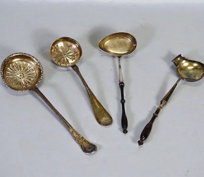 sockerströare samt såsslevar, silver, 1900-talets första hälft