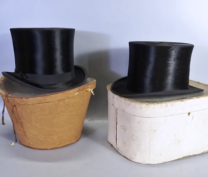 2 st. cylinder-/stormhatt, Paul U. Bergström samt A.F. Bodecker, Stockholm, Sverige, 1900-talets första hälft
