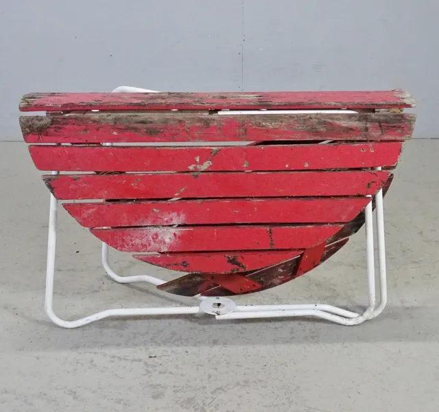 Trädgårdsbord, med renoveringsbehov