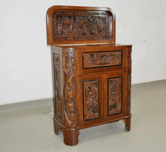 Barskåp, skuren dekor, orientalisk stil, 1900-tal