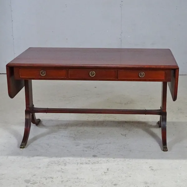 Soffbord, engelsk stil, 1900-tal