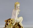 Figurin "Kvinna på leopard" Art Déco, Hutschenreuther, Tyskland, 1900-talets första hälft