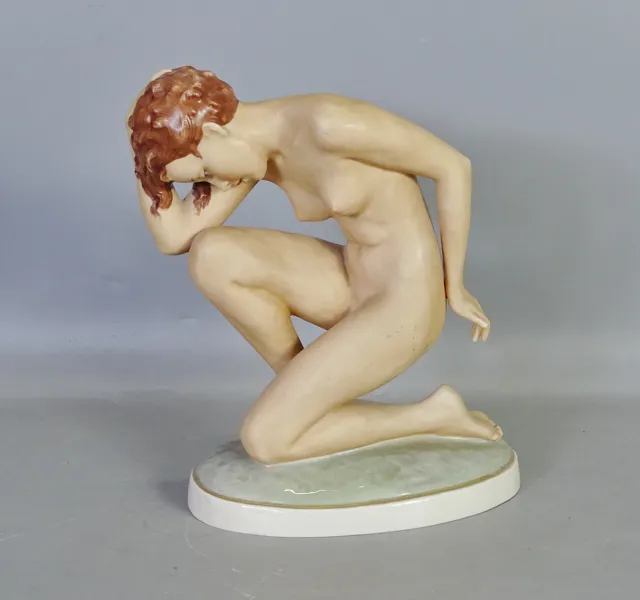 Figurin, "Sittande kvinna" Royal Dux, Tysland, 1930/40-tal