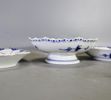 1 par ströare samt 2 skålar samt fat, Musselmalet, Royal Copenhagen, Danmark, 1900-tal