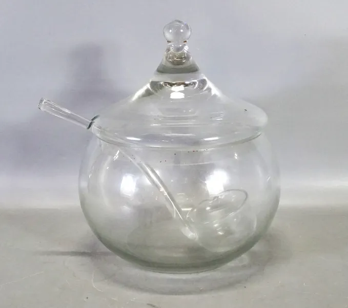Bålskål med lock och tillhörande slev, 1900-tal