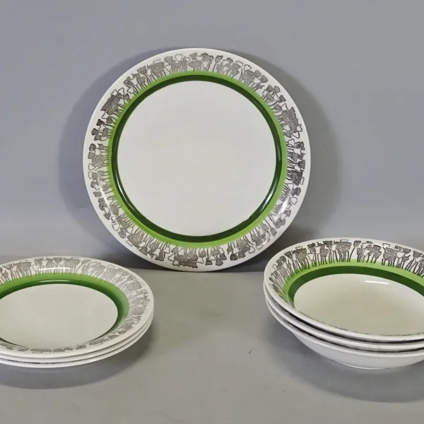 3+3+1 tallrikar "Tulpan" Helmer Ringström, Gefle, 1900-talets mitt