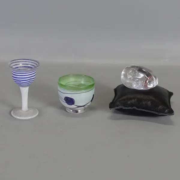 3 st. miniatyrer, pokal, skål samt skulptur, Bertil Vallien och Ulrica Hydman-Vallien, Kosta Boda