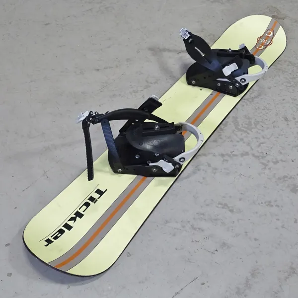 Snowboard med bindningar, Tickler, C135C