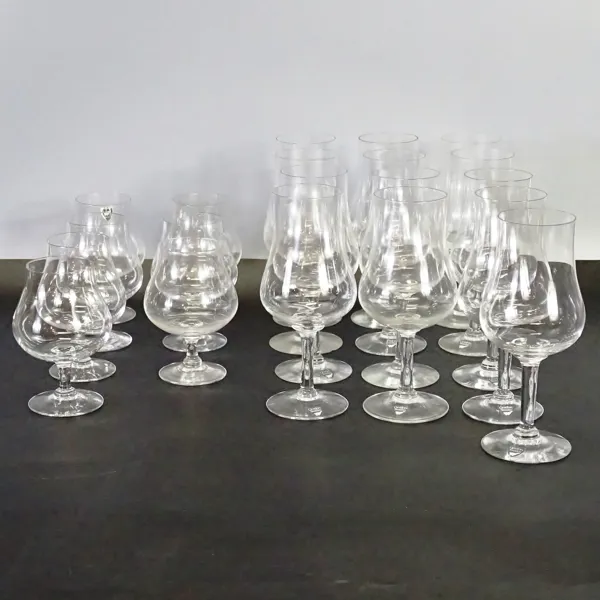 13 st. vinprovarglas "Elixir" samt 7 st. konjakskupor "Arne" Orrefors, 1900-tal