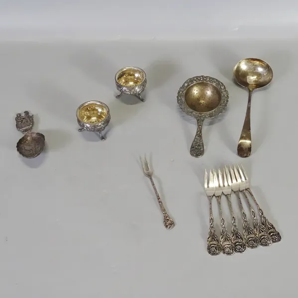 Parti silverföremål, olivgafflar, tesil m.m.