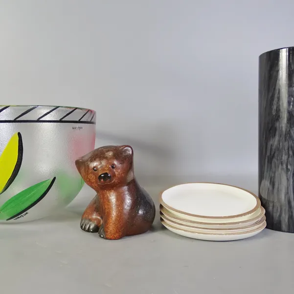Parti diverse, skål, vas, figurin samt costers, 7 delar, bl. a. Ulrica Hydman-Vallien Kosta Boda 