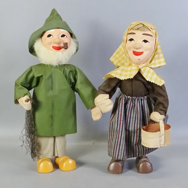 1 par dockor/figuriner, "Fiskargubbe samt gumma" Sven Söderhällsgården, Älvkarleö, 1900-tal